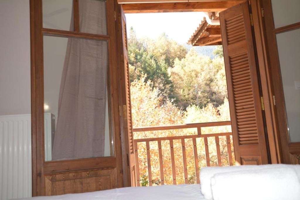 ZAROUCHLA INN room 1