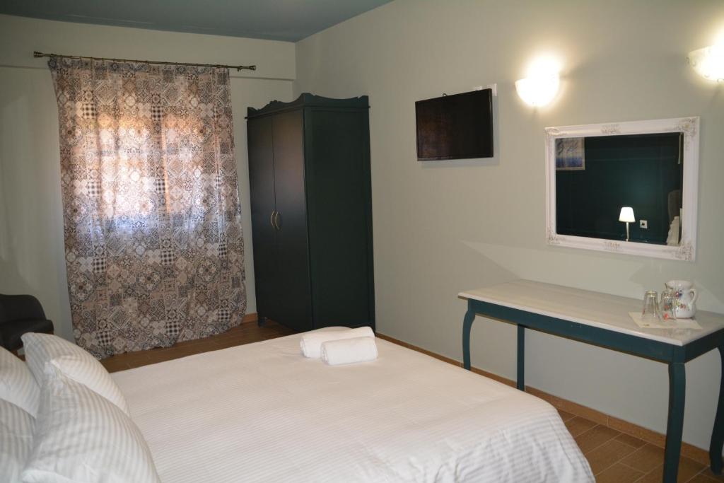 ZAROUCHLA INN room 4
