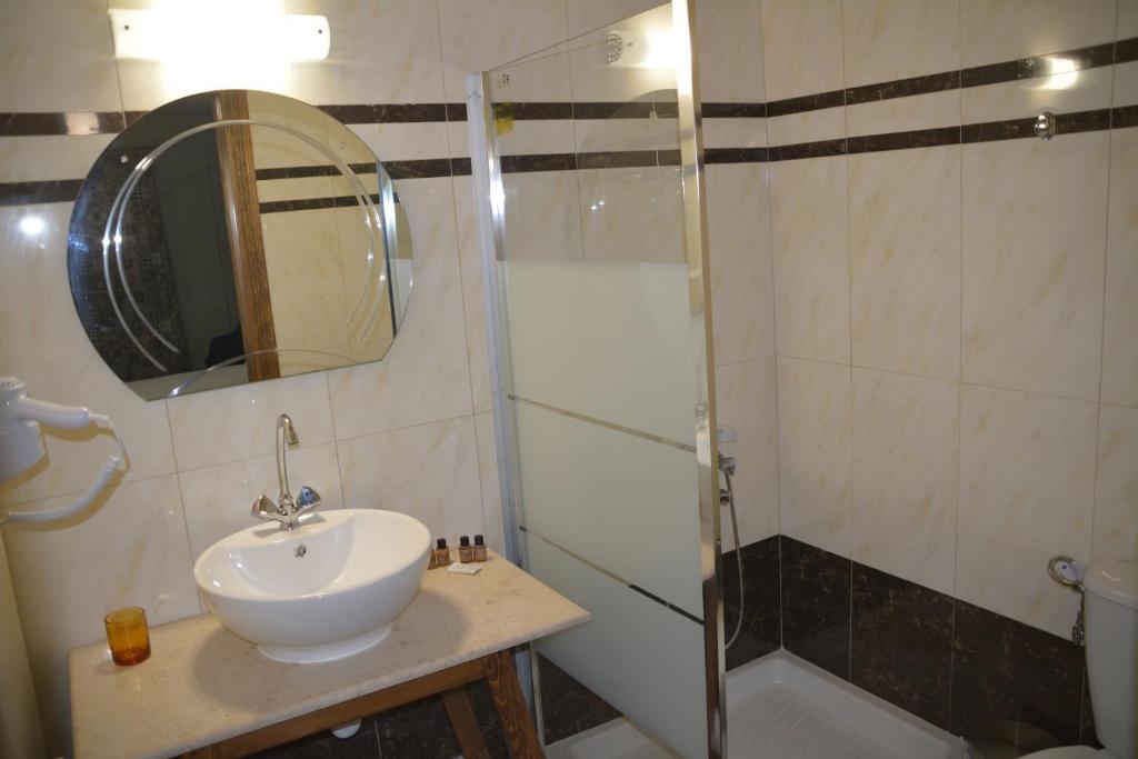 ZAROUCHLA INN room 5